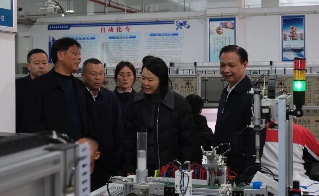 ��ί����ǡ��س���嵽��У���в����ںϹ���